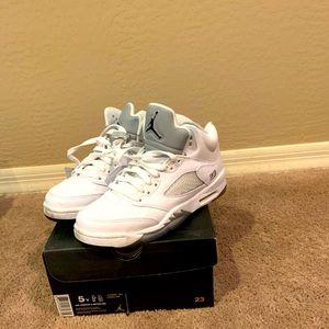 Boy’s/Women white Air Jordan